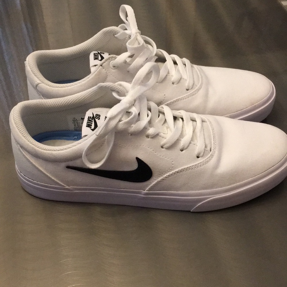 Awesome white canvas Nike sneakers